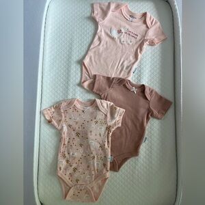 NWOT Graco Pink Baby Bodysuit 3 piece Set